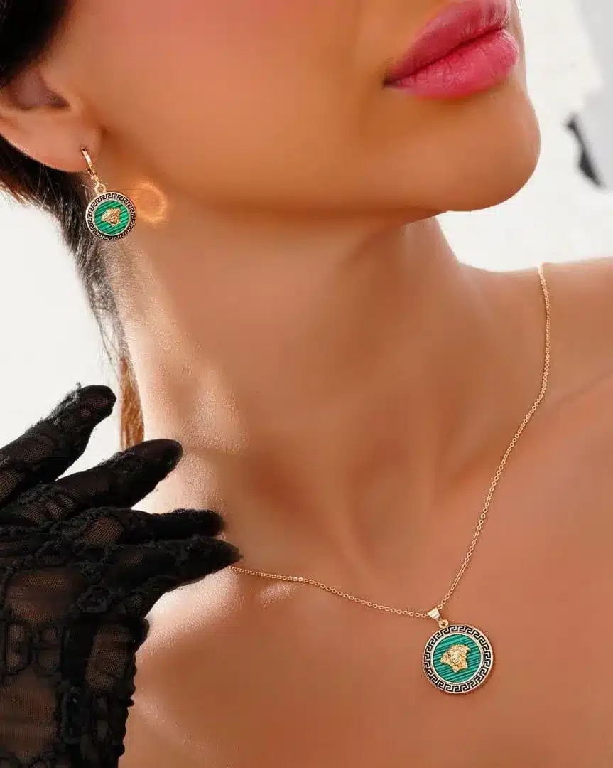 nim-set-versace-abi_11zon نیم ست ورساچه آبی با طراحی کلاسیک و روکش طلا مناسب برای استایل لوکس