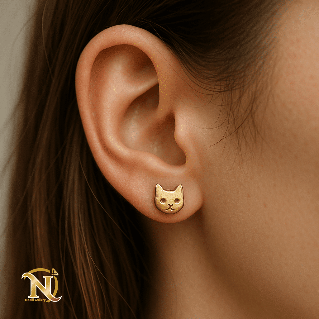 6. پیرسینگ گوش اسپرت با طرح‌های مینیمال